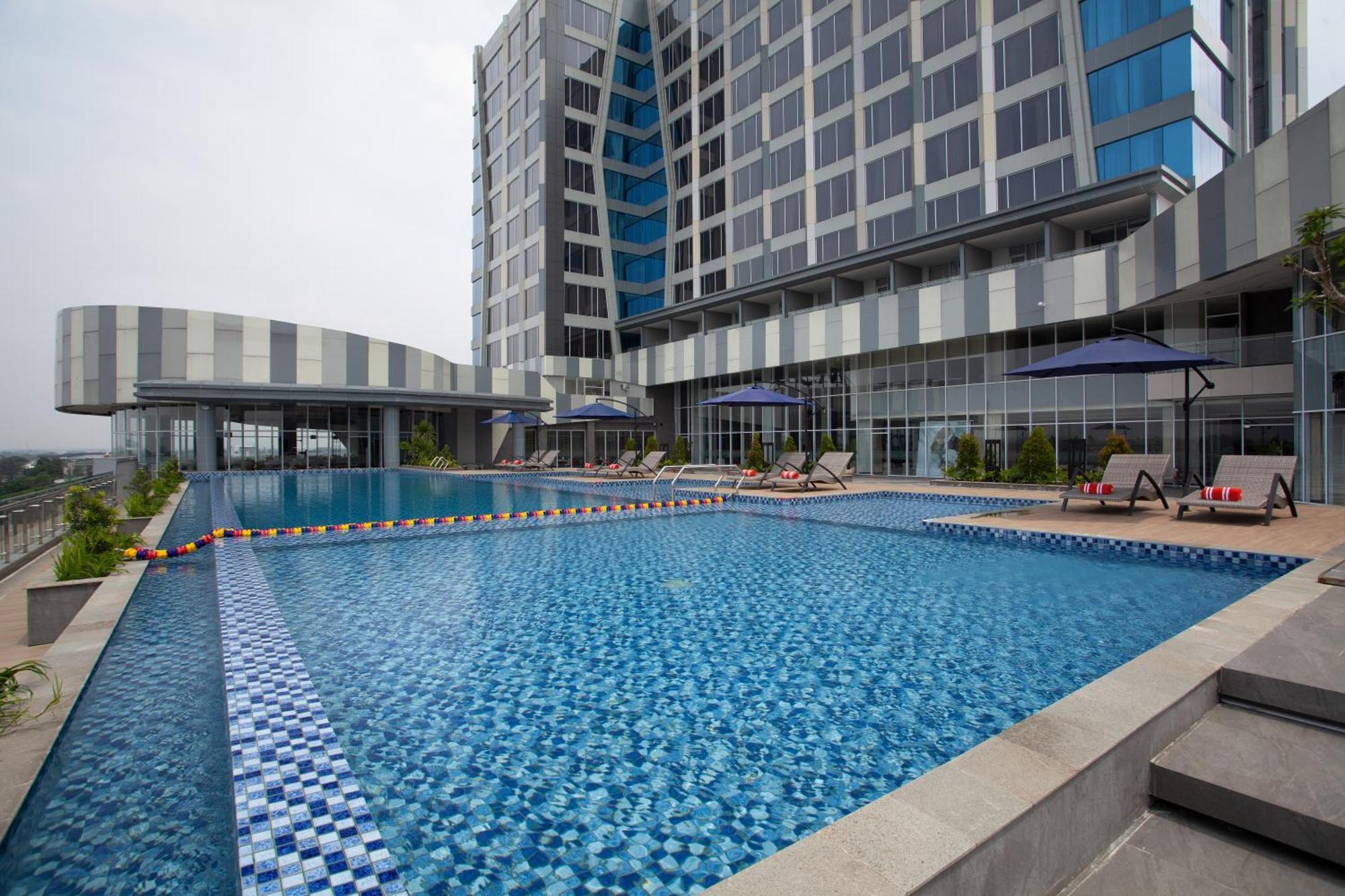 Harris Hotel & Convention Cibinong City Mall Bogor Buitenkant foto