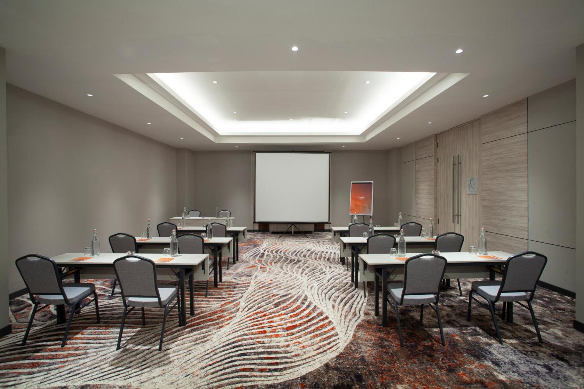 Harris Hotel & Convention Cibinong City Mall Bogor Buitenkant foto