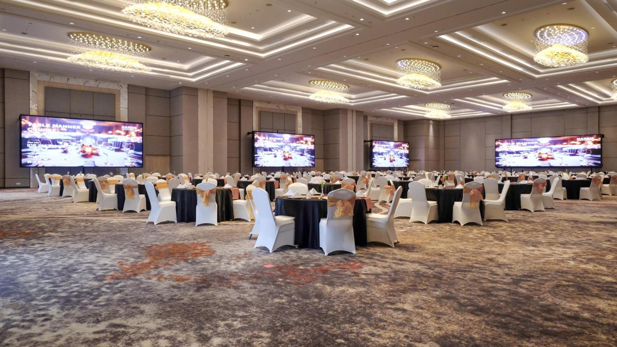 Harris Hotel & Convention Cibinong City Mall Bogor Buitenkant foto